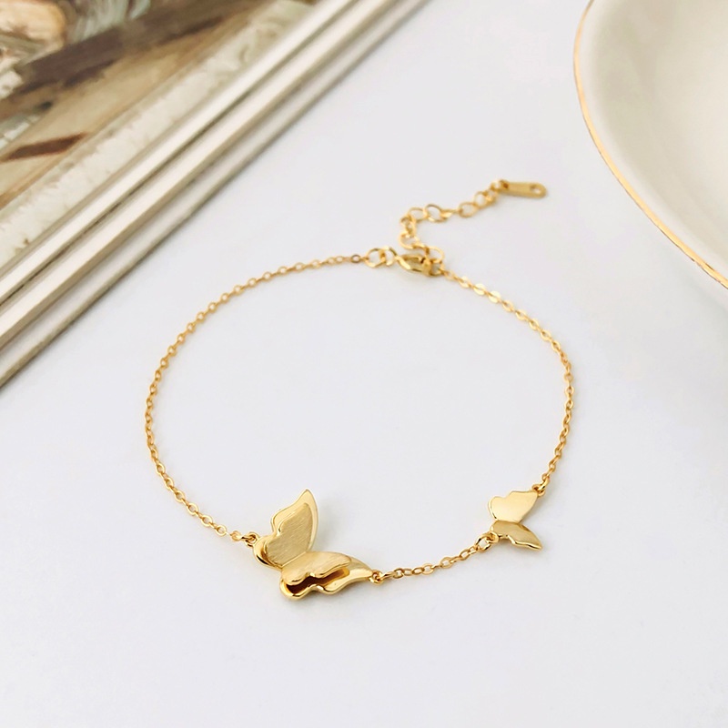 Vòng tay nữ  Titan Không Gỉ, mạ vàng 18k bền đẹp hình bướm xinh xắn Her Accessories TT9