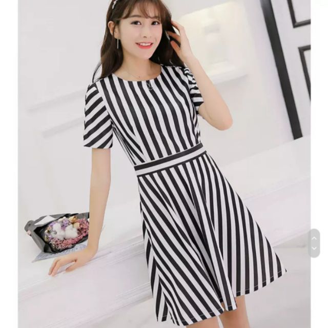 Đầm nữ công sở kẻ sọc trắng đen