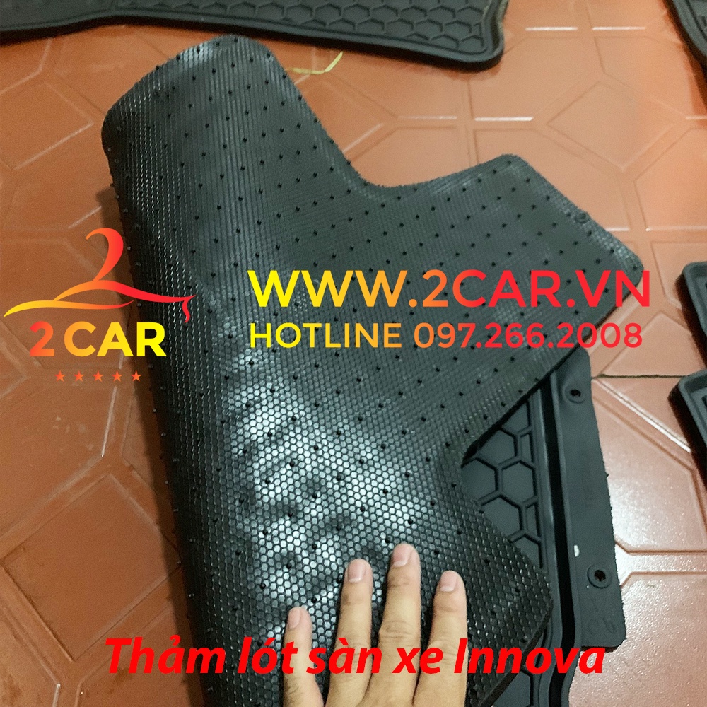 Thảm lót sàn cao su xe TOYOTA INNOVA 2006 - 2021, 2022, 2023 loại đúc dày theo xe
