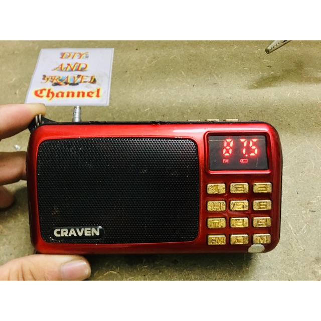 Máy FM radio CR-82 cũ - còn hoạt động bình thường - đầy đủ pin