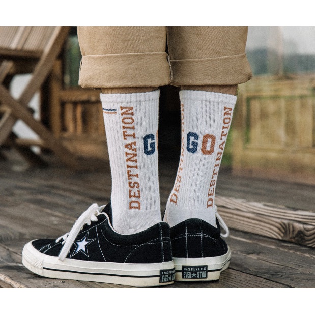 Vớ Tất thể thao cao cổ Nam Nữ phong cách trẻ trung và năng động.