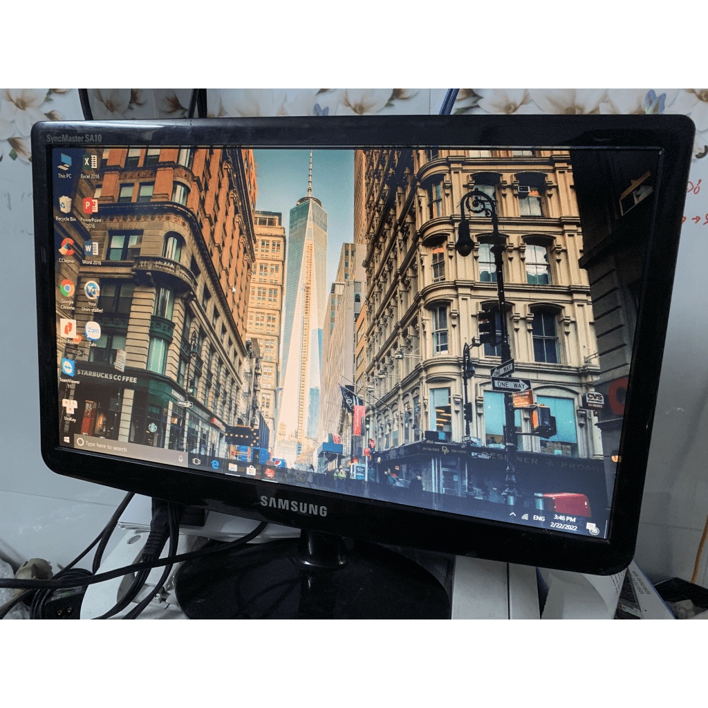 Màn hình vi tính PC để bàn kích thước 19inch ngoại hình đẹp, sử dụng tốt