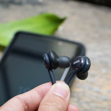 Núm tai nghe AKG theo máy S8, Note 8, Note 9 2 size