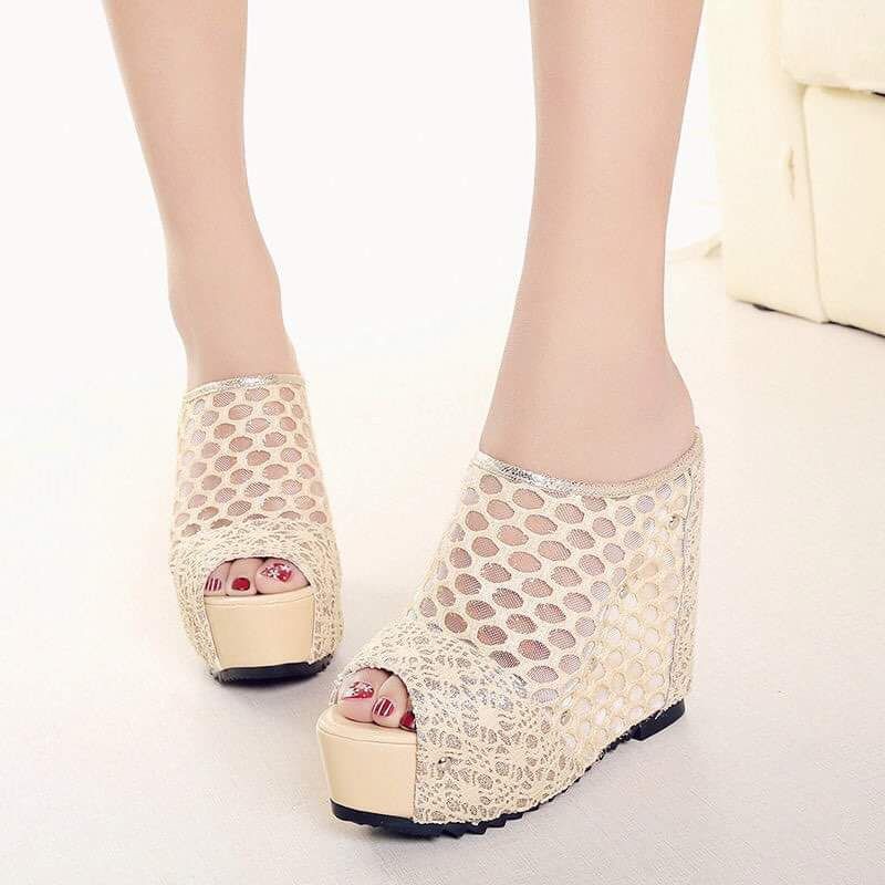 Dép xuồng 12p size từ 35-39 ( có sẵn màu đen đủ size )