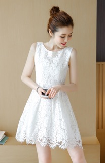 Váy ren xoè nhẹ nhàng