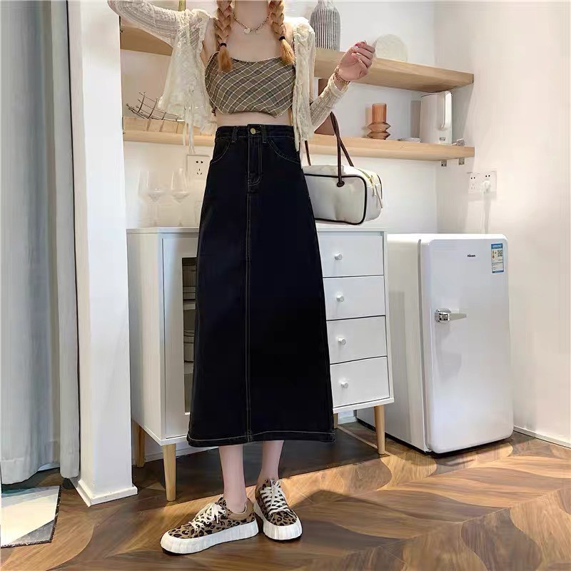 Chân váy nữ jean kaki chỉ nổi chất đẹp, eo có chun sau co giãn, trước có cúc cài và khoá, điểm nhấn xẻ tà sau cực xinh