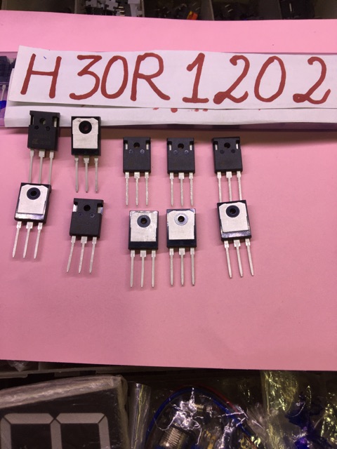 Sò công suất bếp từ :H 30 R 1202 .