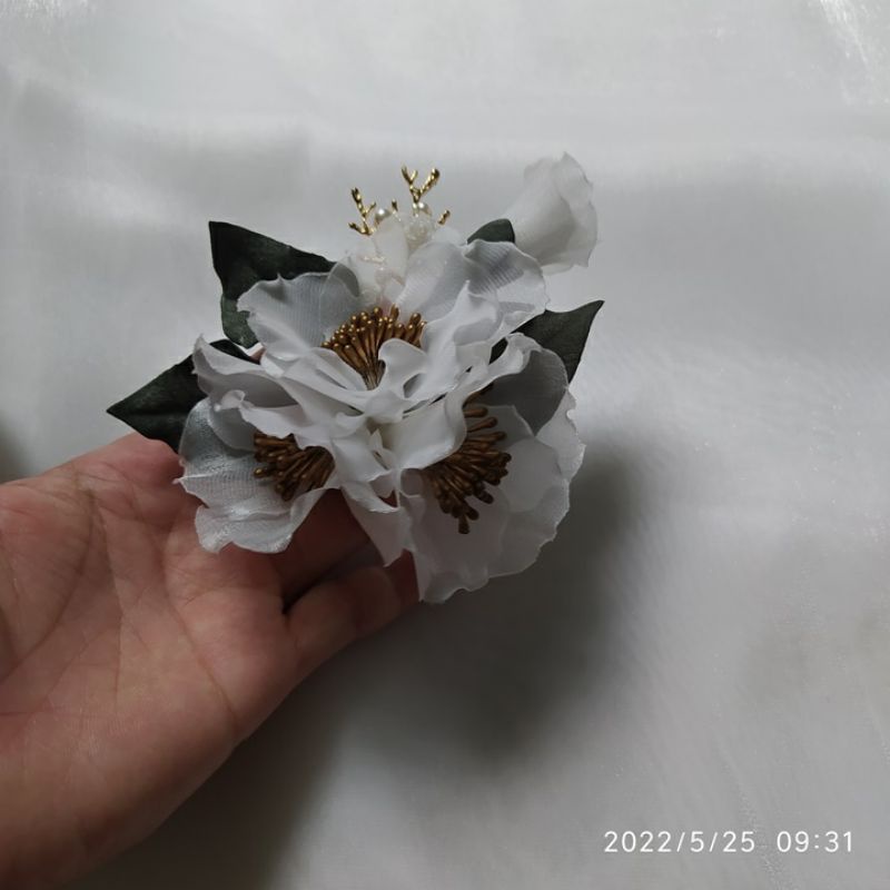 Hoa cài áo handmade Joli màu trắng