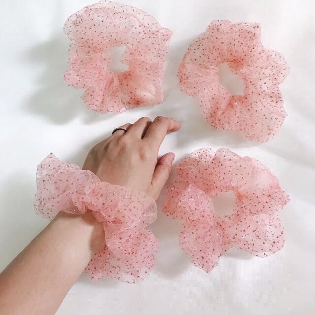 2 Set cắt sẵn may scrunchies trơn và họa tiết giao ngẫu nhiên, gồm mảnh vải 10cmx 50cm và dây thun của Vải rẻ HB shop