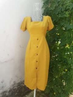 Đầm Caro Cổ Vuông Nút Gỗ