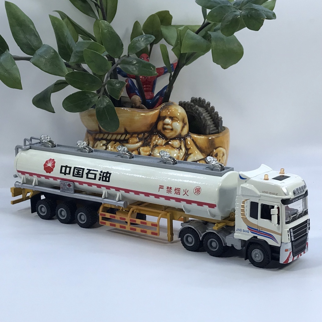 Mô hình xe đầu kéo xi téc bồn chở xăng dầu tỷ lệ 1:50 bằng kim loại