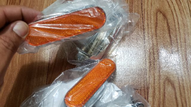 Phản quang hông vespa gts