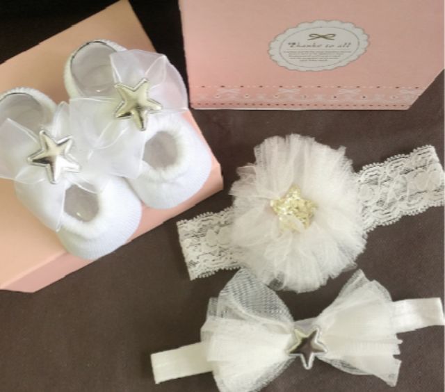 Combo 2 băng đô, 1 vớ full box cho bé đầy tháng hoặc làm quà tặng cho bé