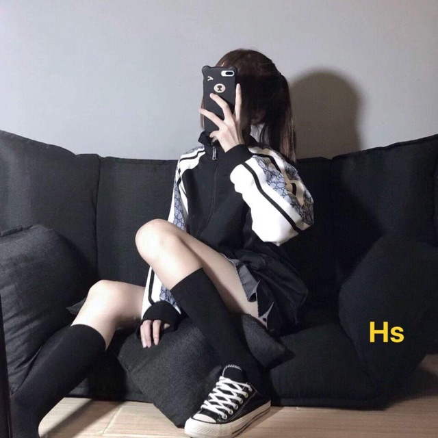 Áo khoác gió tay raglan họa tiết HARIQUEEN
