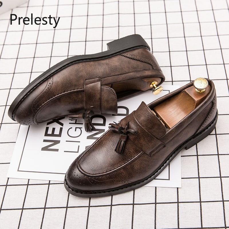 Foot-pierced leather shoes with a youthful bow for men