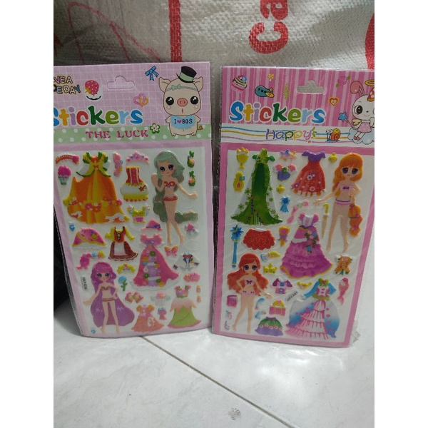 Hình dán nổi thay đồ búp bê