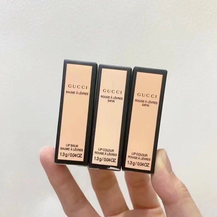 Son Môi Dưỡng Ẩm Màu Lì Vỏ Vàng Hiệu Gucci 25#02 Bộ Hộp Quà Tặng 1.3g