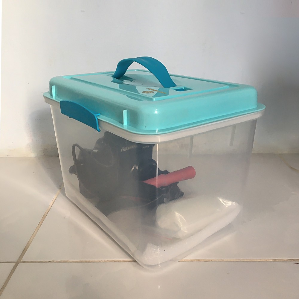 Combo hộp chống ẩm 6 lít dòng 2 khóa bảo quản máy ảnh film và mirroless kèm quà tặng hộp có kích thước 24.5*16*17.5 cm