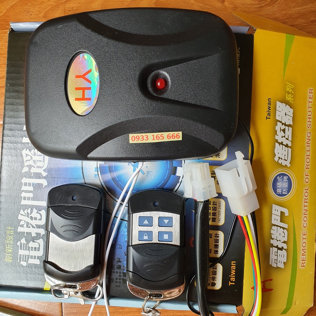 Bộ điều khiển cửa cuốn tự động YH tần số 433mhz bao gồm 1 hộp nhận + 2 tay điều khiển + cáp nối động cơ + râu ngắt