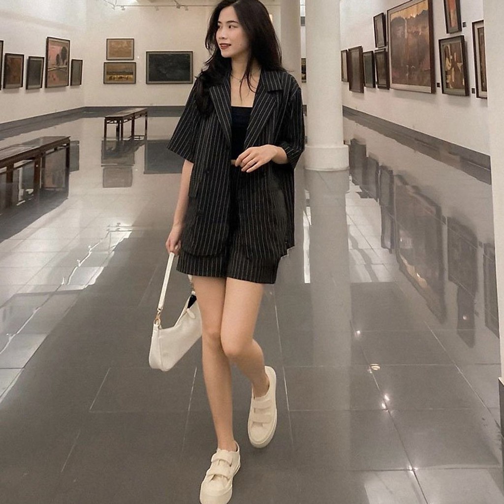 Set áo kiểu cổ ve có túi phối quần sort màu đen chất vải đứng kẻ sọc SET SORT