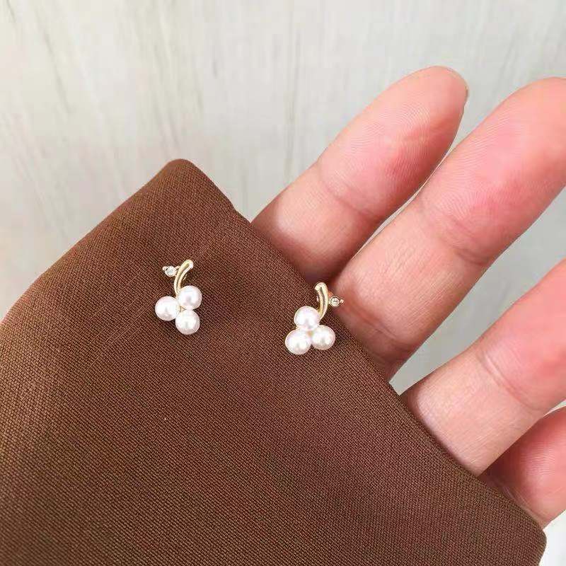Đôi khuyên tai hình chùm nho đính ngọc trai giả thời trang cho nữ