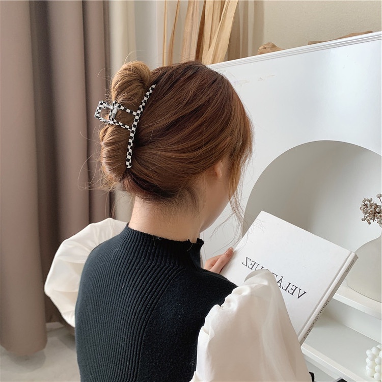 Kẹp tóc kim loại kẻ ca rô đen trắng (KT96)