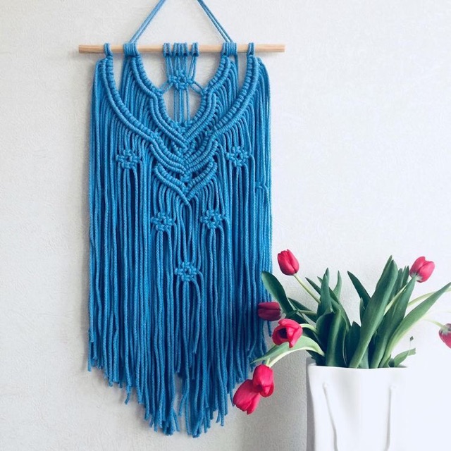 Macrame wall hanger