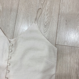 Áo 2 dây đính nút LINEN - Hình Thật