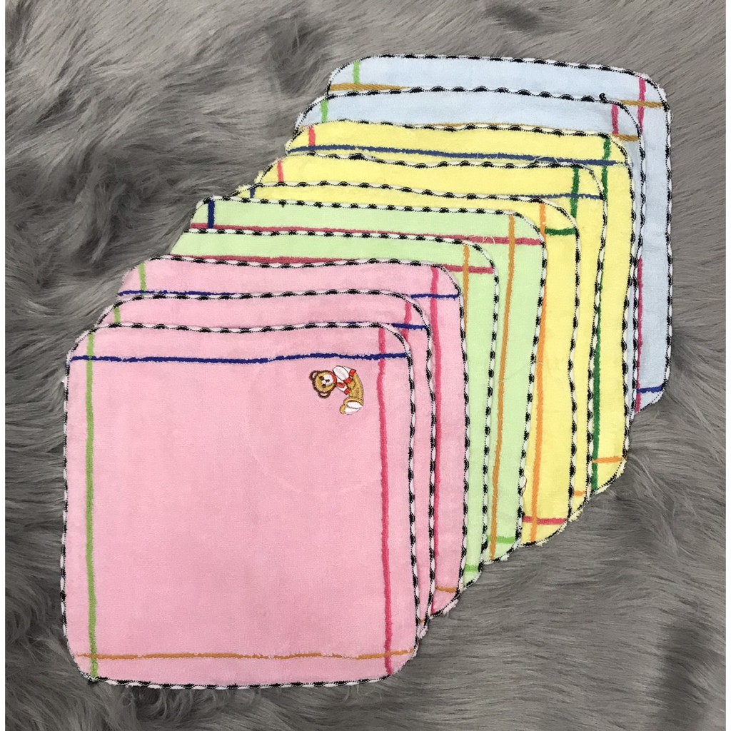 10 khăn vuông thêu hình gấu, vải Cotton 100% , 30x30 vắt sổ viền , Cty MINH CHUNG , nhiều màu , thắm nước tốt , mềm mịn