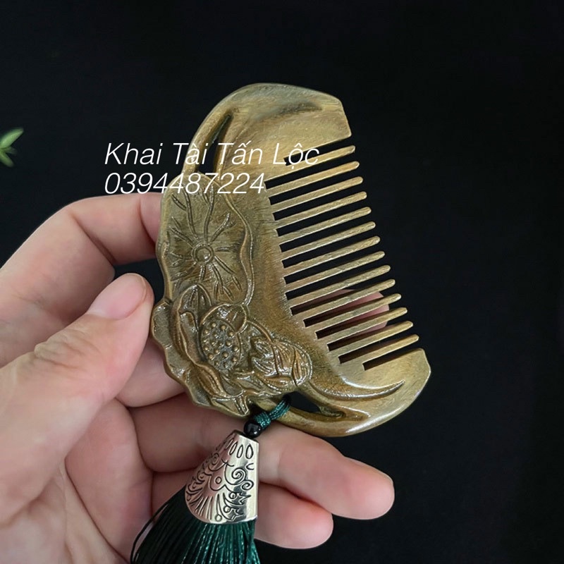 Lược khắc hoa sen gỗ đàn hương