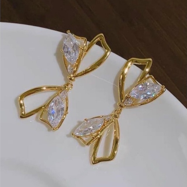 Bông tai đính đá sang trọng mẫu tuyển chọn