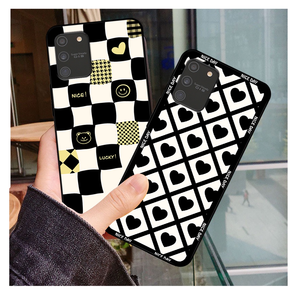 Ốp lưng Samsung S10 Lite in hoạ tiết caro trái tim đen trắng, gấu bear cute đáng yêu