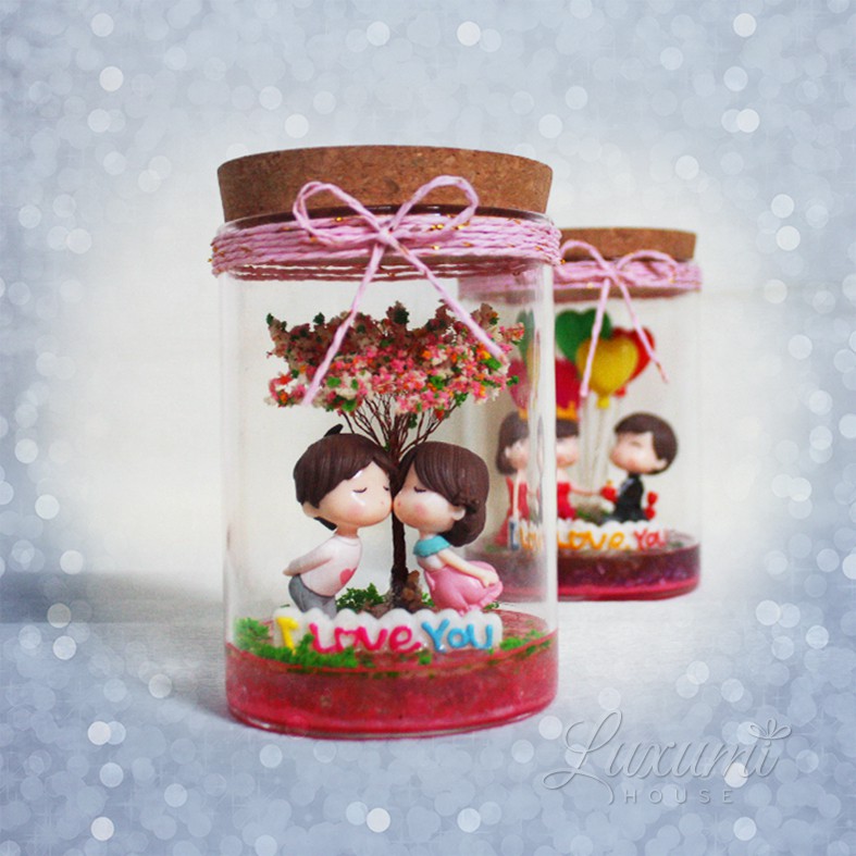 Lọ thủy tinh trang trí cặp đôi hôn nhau có đèn chuyển màu 7 sắc cầu vòng | BigBuy360 - bigbuy360.vn