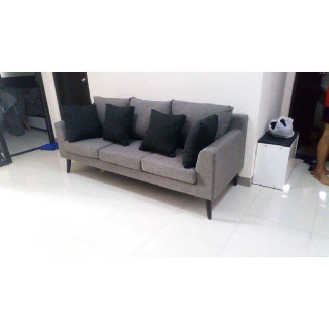 Sofa băng tặng gối 2 đôn kèm bàn gỗ xinh