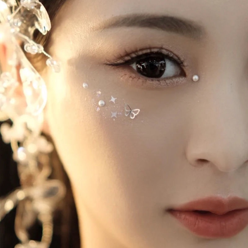 Miếng dán trang điểm mắt hình bướm bằng kim loại đính ngọc trai sáng lấp lánh 11.10 | BigBuy360 - bigbuy360.vn