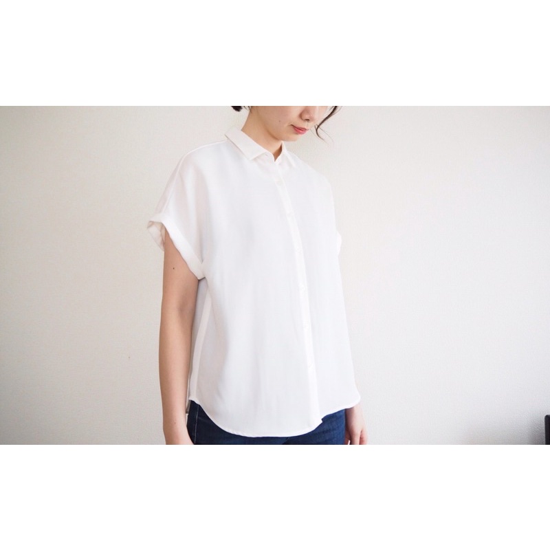 Áo sơmi trắng Gu nhật size xs, s