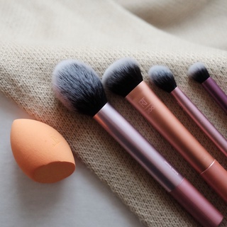 SET CỌ REAL TECHNIQUES EVERYDAY ESSENTIALS (CỌ TRANG ĐIỂM)