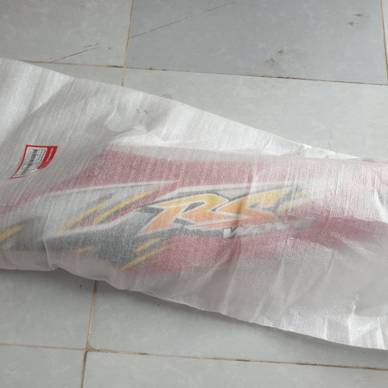 ỐP SƯỜN WAVE RS 100 ĐỜI 2006 MÀU ĐỎ LIỀN TEM XÁM VÀNG CHÍNH HÃNG HONDA