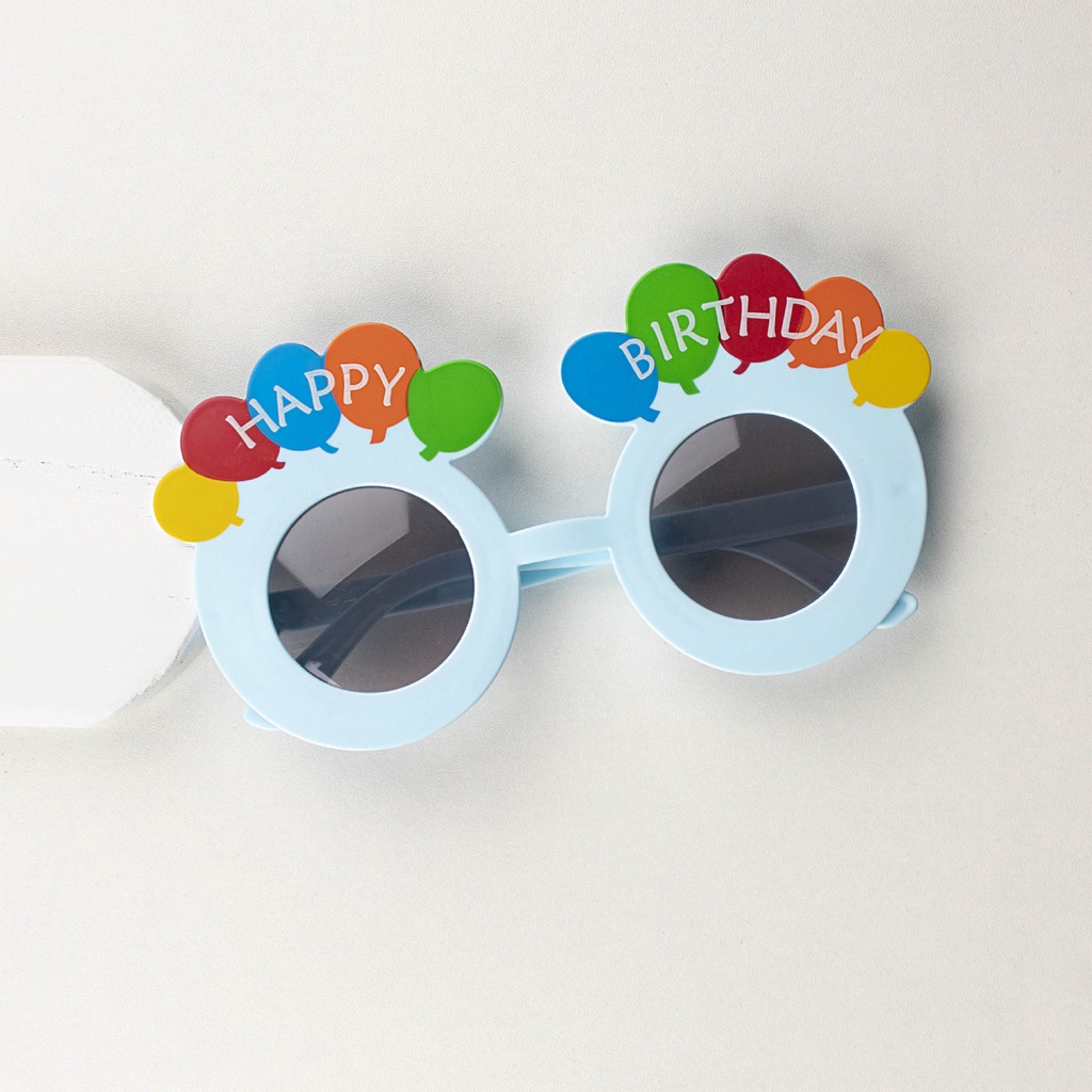Mắt kinh Happy Birthday phụ kiện trong các bữa tiện sinh nhật