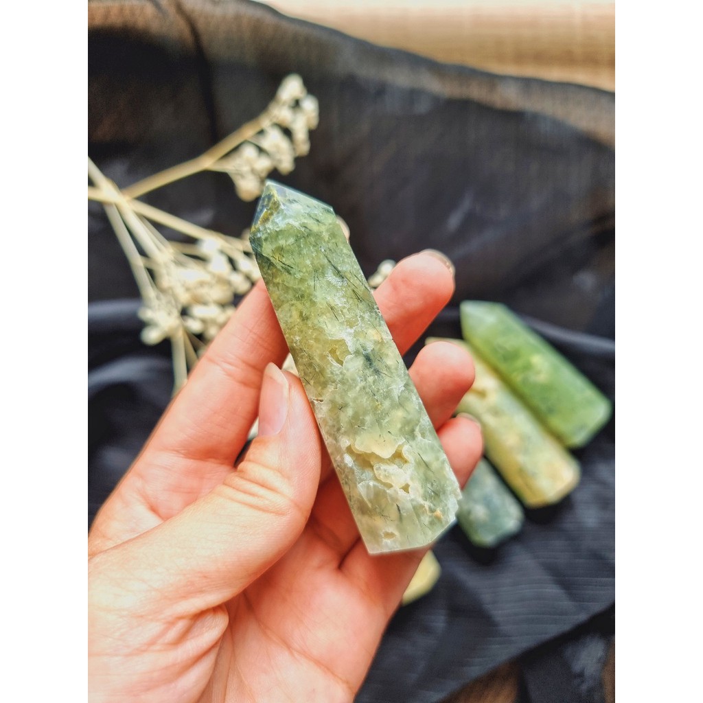 Trụ đá thanh tẩy thach anh tóc xanh Prehnite, dùng trong Tarot, Reiki, Thiền định, đá phong thủy