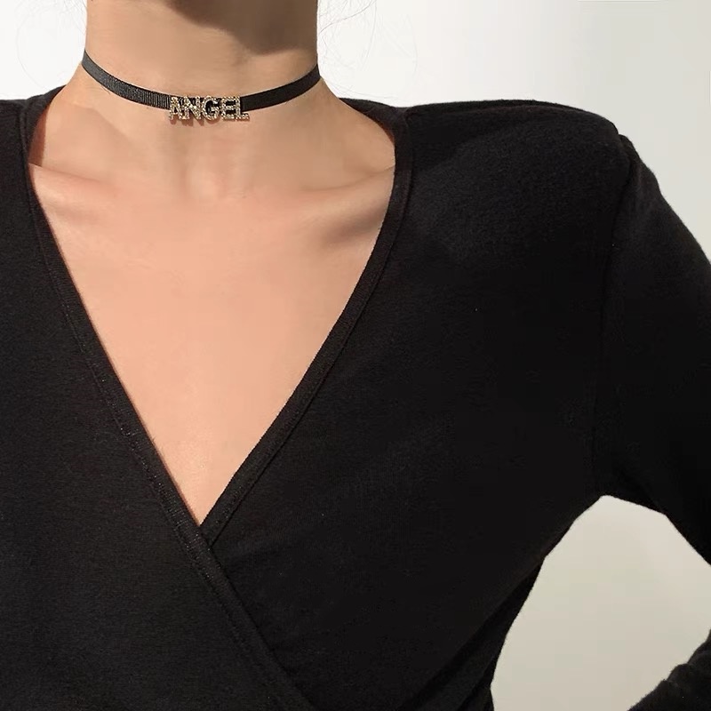 Vòng Cổ choker Ngắn Mặt Chữ Màu Đen Thời Trang Cho Nữ