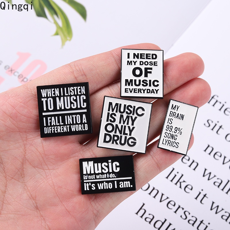 Huy hiệu cài áo Miss Zoe bằng kim loại tráng men màu trắng đen đơn giản làm quà tặng