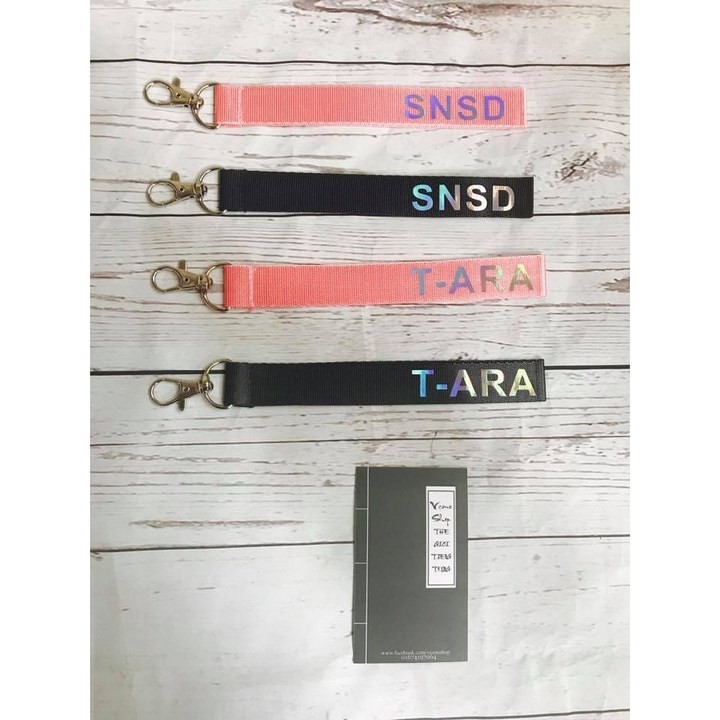 (Sỉ 20k) (10 nhóm) nametag bts twice snsd tfboys strap t-ara BP Lisa Jisoo Jennie Rose móc khóa treo trang trí