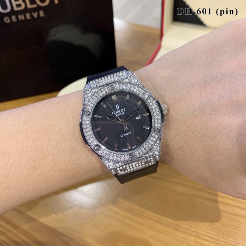 Đồng hồ nữ Hublot mặt tròn đính viền đá dây cao su thơm vani cao cấp DHN601 - Shop6906