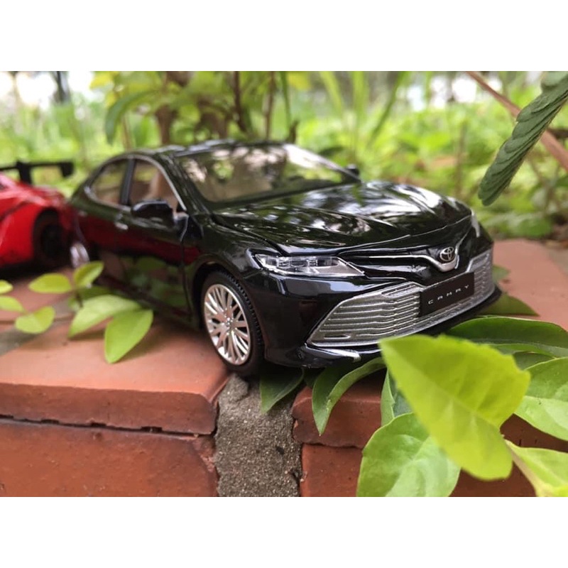 Xe mô hình ô tô Toyota Camry tỷ lệ 1/34 cực đẹp