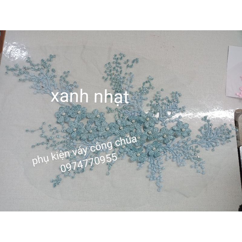 Hoa ren trang trí váy