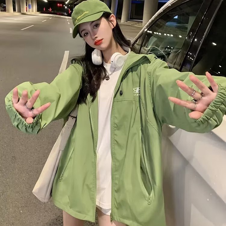 Áo khoác IELGY tay dài dáng rộng có nón phối khóa kéo cá tính cho nữ