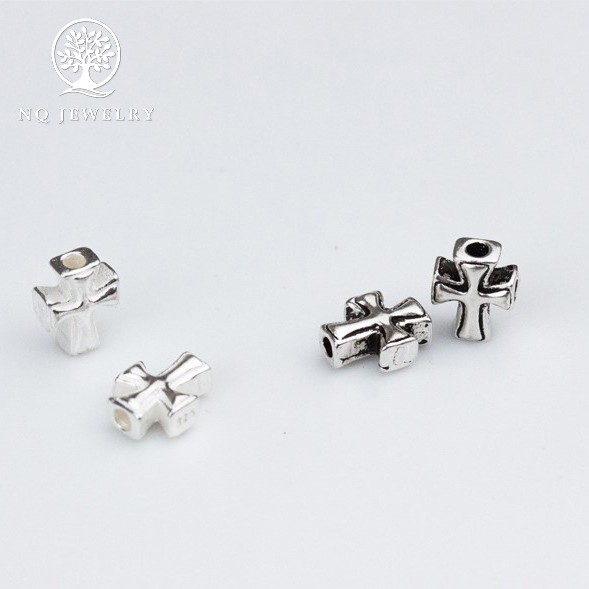 Charm bạc thánh giá xỏ ngang - NQ Jewelry