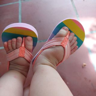 Dép xỏ ngón cho bé