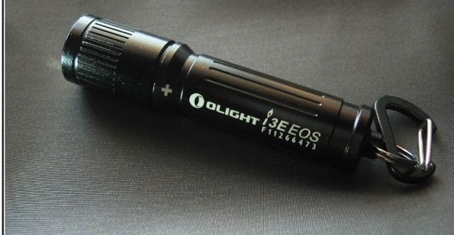 OLIGHT i3E EOS 90 lumens EDC ĐÈN PIN móc khóa